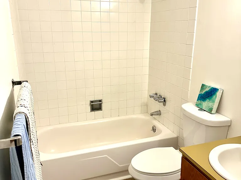 4267 Woodland Park Ave N #1 — Photo 10