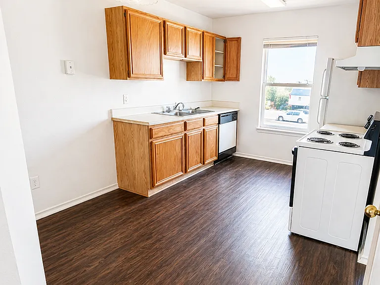 1501 Benttree Dr #D — Photo 6