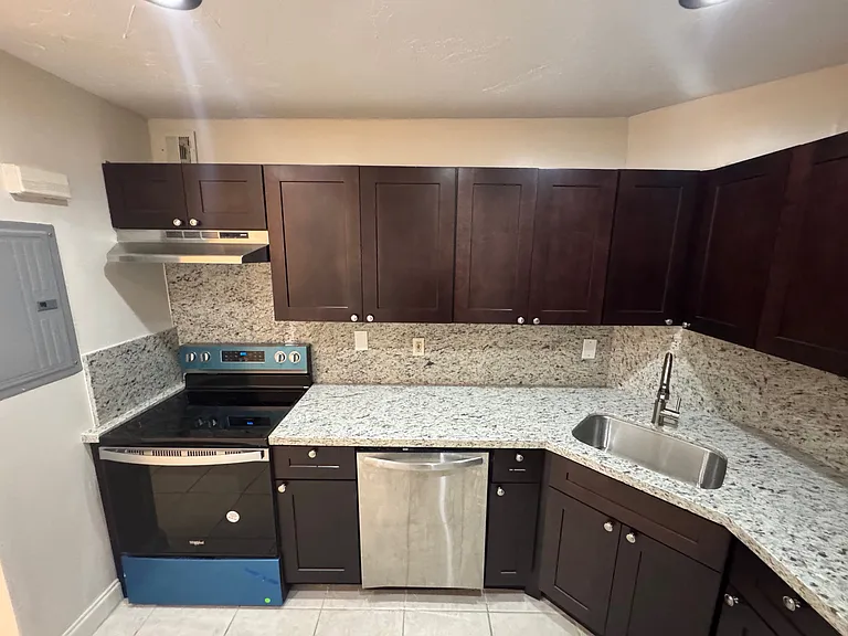 3115 Oakland Shores Dr #E112 — Photo 4