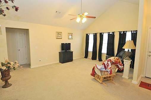 2nd image of 562 Elk Ave