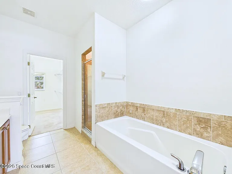 131 Majestic Bay Ave — Photo 9