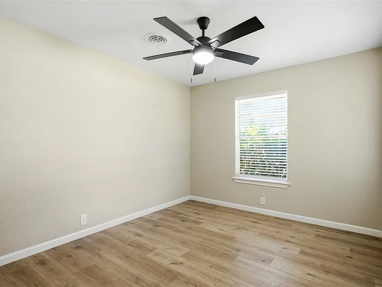 1006 N Grant Dr — Photo 5