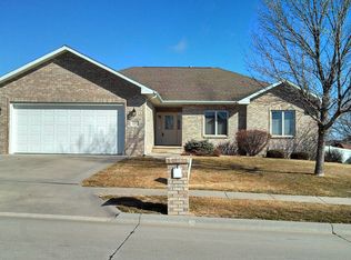 2807 W 43rd Street Pl, Kearney, NE 68845