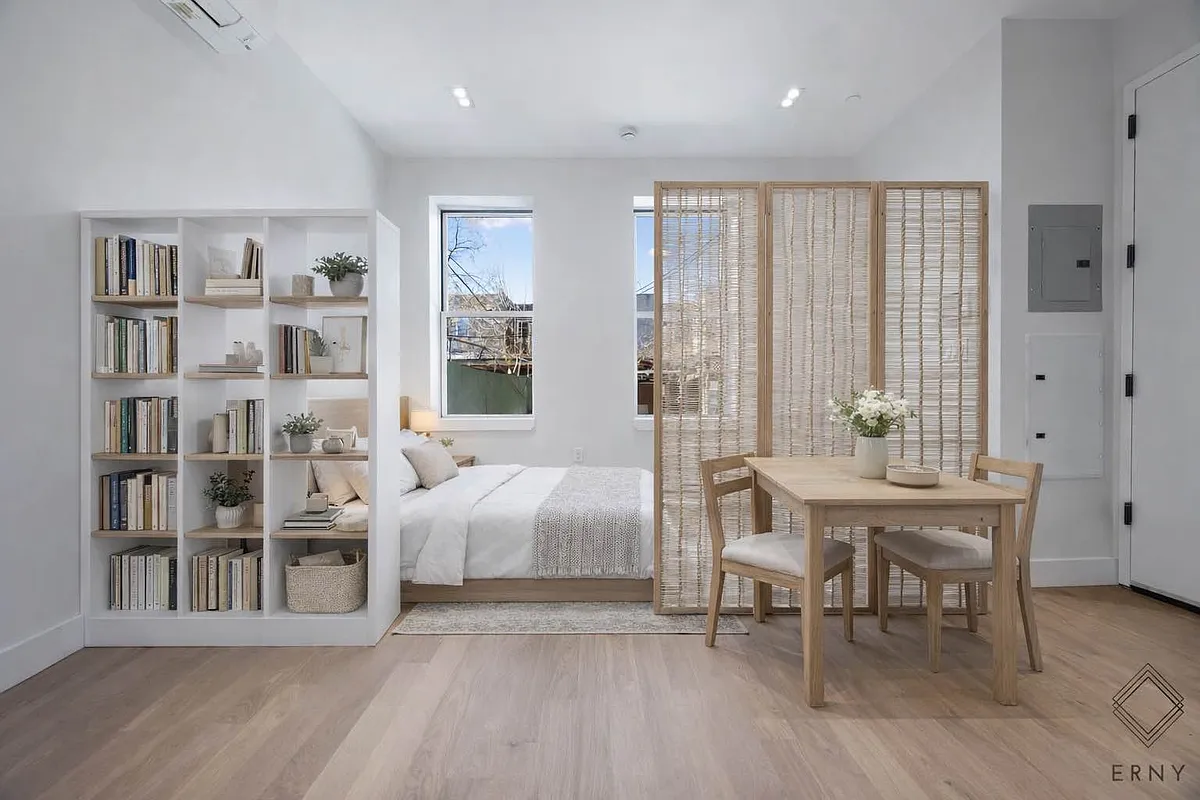 Building Photo - 1080 Rogers Ave #1B