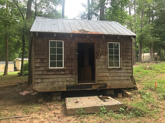 3rd image of 105 Rock Ln SE