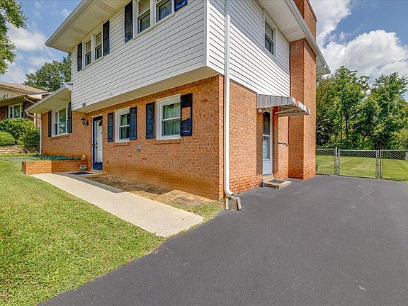 4th image of 2931 Neil Dr