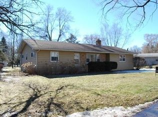 301 Breezy Point Dr, Pardeeville, WI