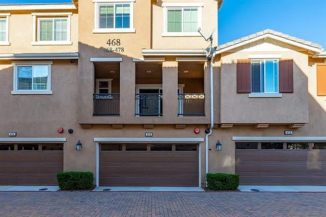 476 Prosperity Dr — Photo 2