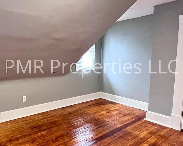 905 Logan St — Photo 17