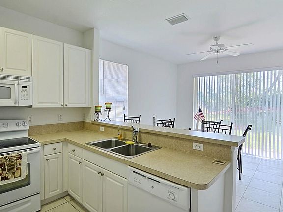 4th image of 9911 E Villa Cir