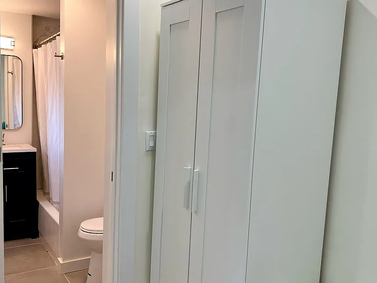 2203 Catharine St #1 — Photo 14