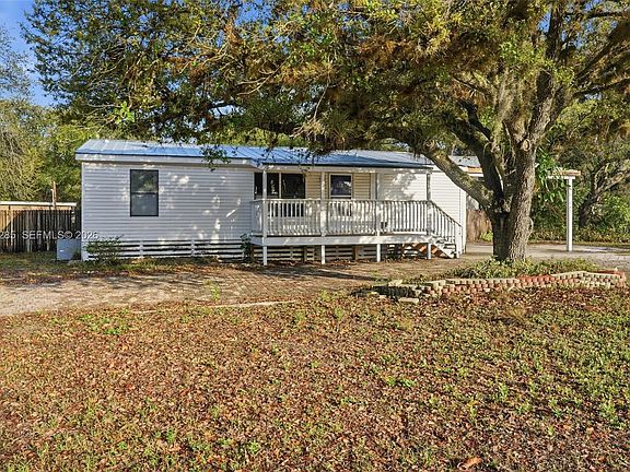 2nd image of 740 Bennett Ave