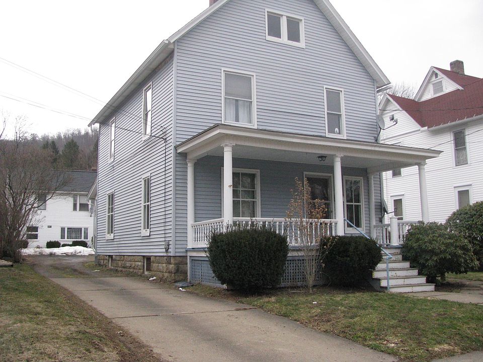 114 Redwood St front view.