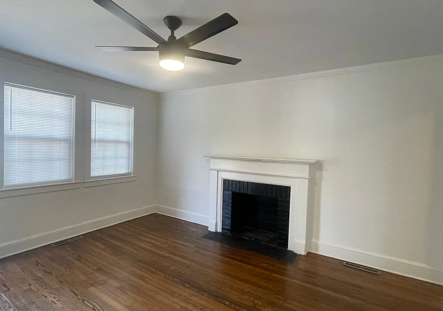 Charming three bedroom two bathroom home in Augusta Road neighborhood! — Photo 4