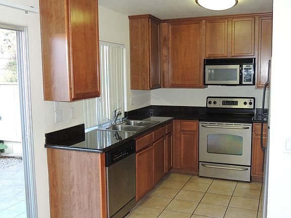 3rd image of 615 Fredricks Ave Unit 121