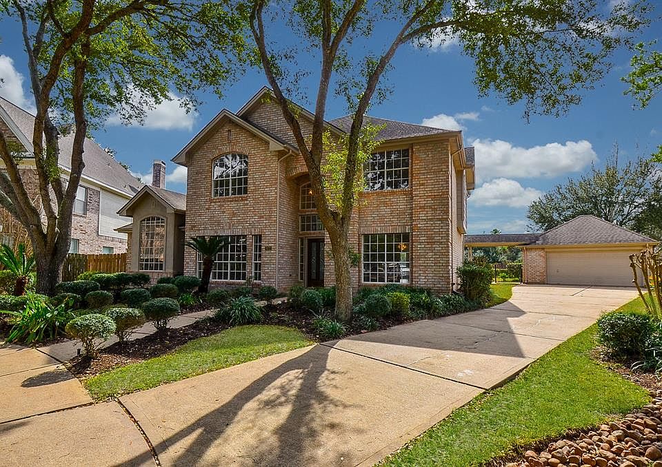 1st image of 822 Blakely Bend Dr