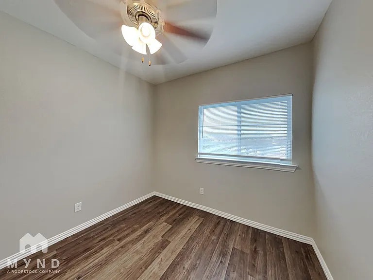 3263 Karen St — Photo 12
