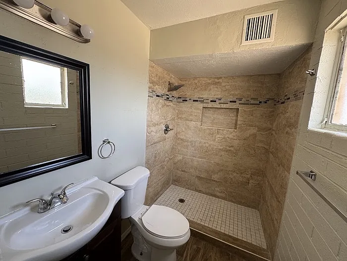 4738 N 47th Ave — Photo 11