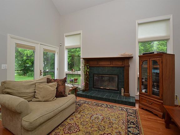 4th image of 4272 Westbrook Dr