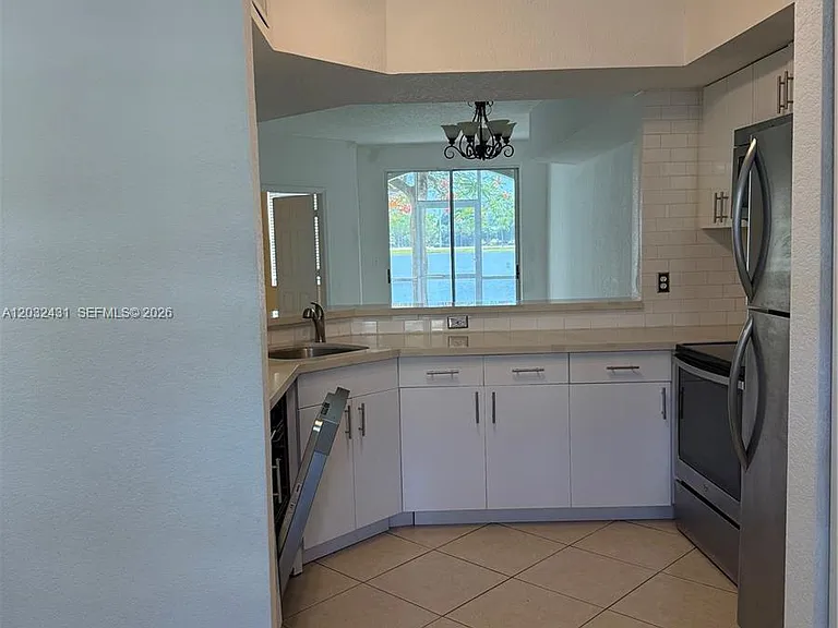 715 SW 148th Ave #611 — Photo 9