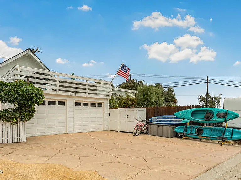 345 Hollywood Blvd — Photo 22