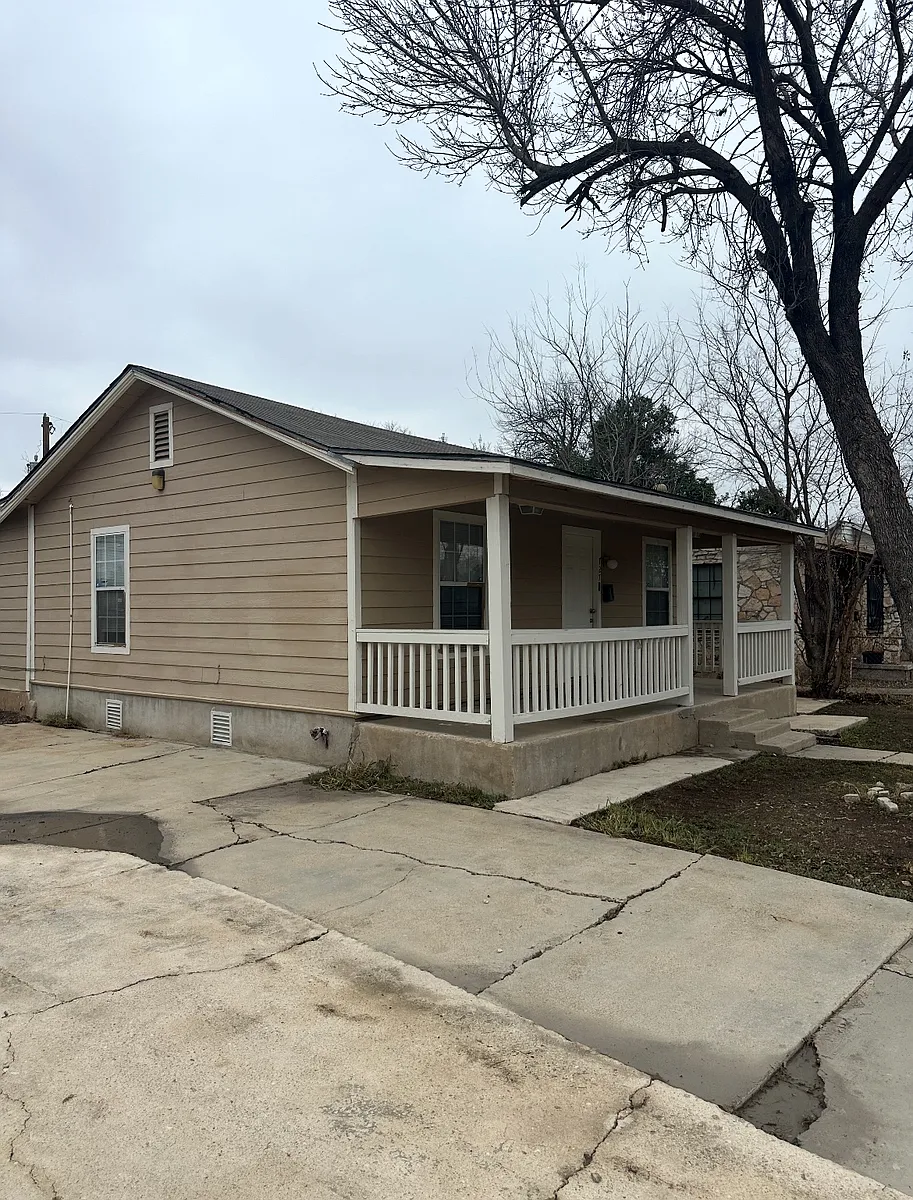 Building Photo - 727 Jennings Ave