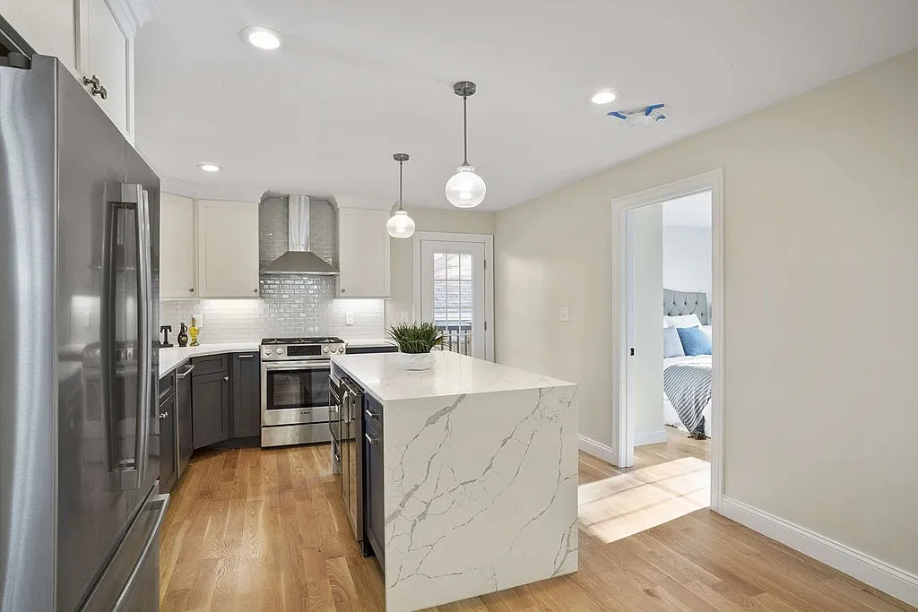 2 bed, 1006 sqft, $4,400 — Photo 3