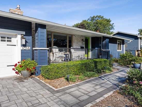 1016 Van Buren St S, Shakopee, MN 55379