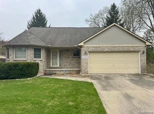 829 Hidden Ter, Waterford, MI 48327