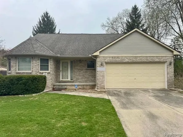 829 Hidden Ter, Waterford, MI 48327