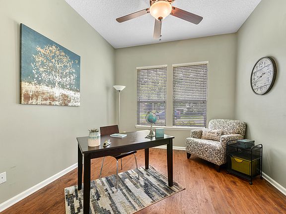 5th image of 133 Thornloe Dr