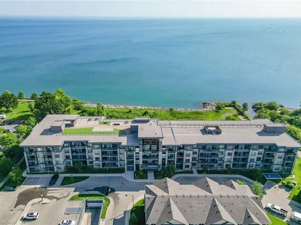 35 Southshore Cres #327, Hamilton, ON L8E 0J2