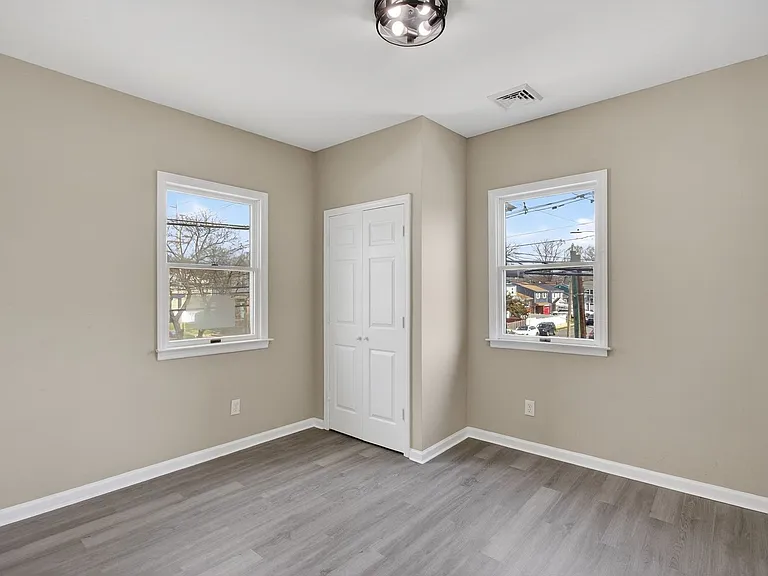 378 Grand St — Photo 18