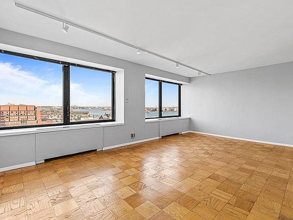 4th image of 85 E India Row APT 10H