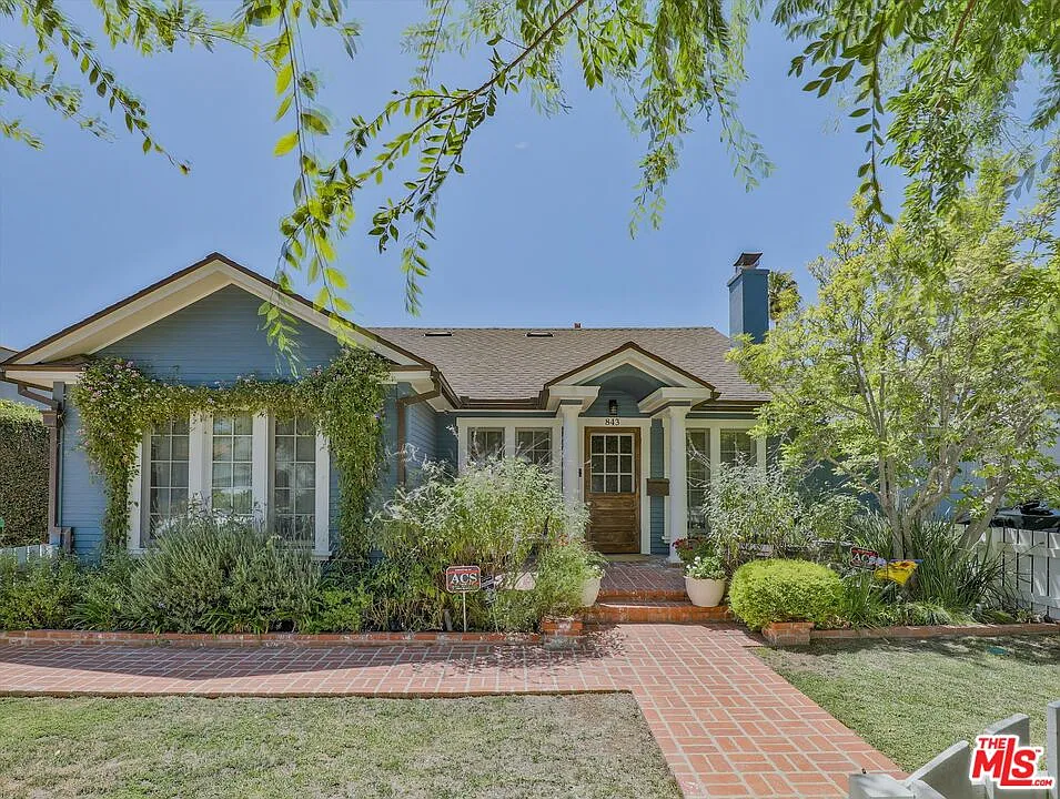 3 bed, 2.0 bath, 2016 sqft, $9,500 — Photo 4