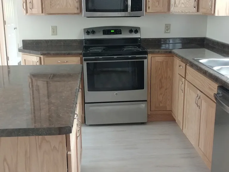 573 Silver Creek Rd — Photo 2