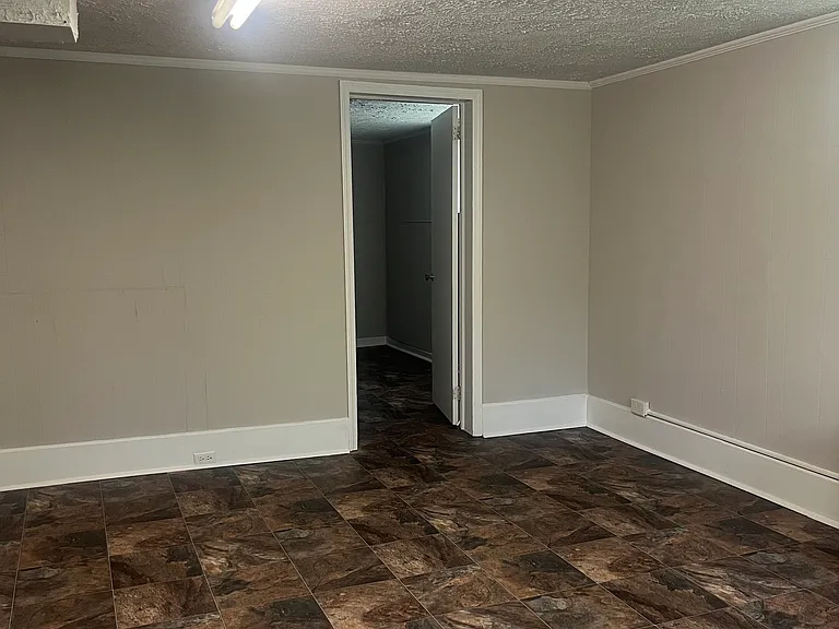 1064 Dallas Hwy — Photo 13