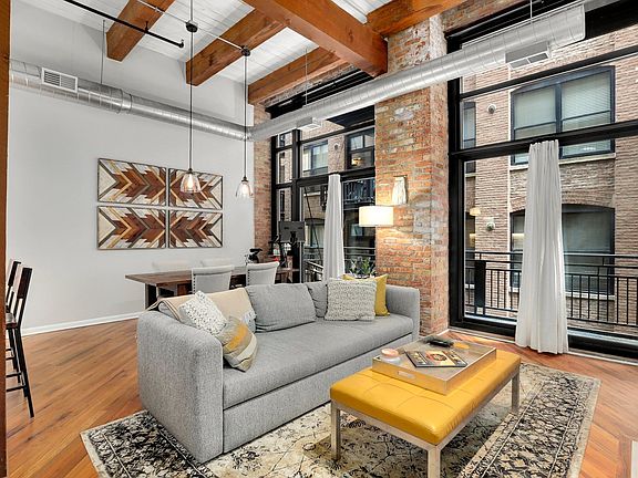 5th image of 525 W Superior St APT 329