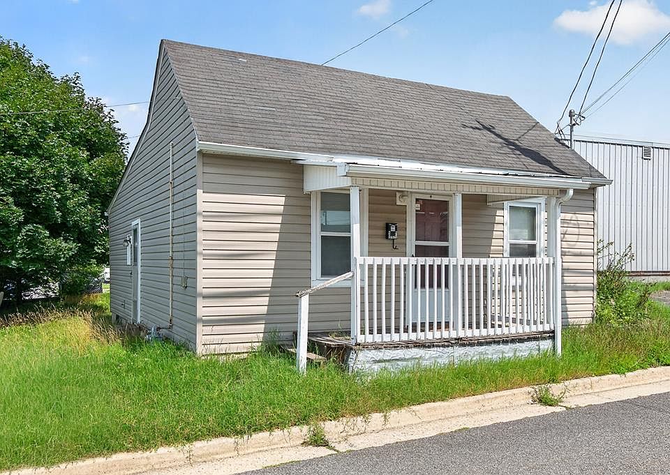 1st image of 650 E Spring St