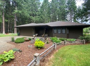 1019 Idlewild Dr, Cave Junction, OR 97523