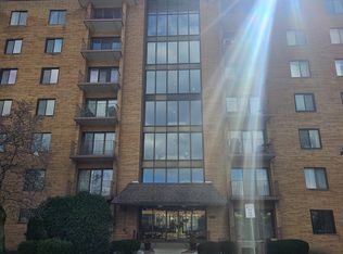 1717 W Crystal Ln Unit 310, Mount Prospect, IL 60056