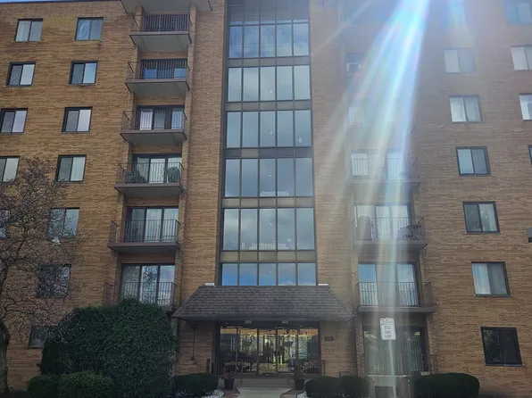 1717 W Crystal Ln Unit 310, Mount Prospect, IL 60056