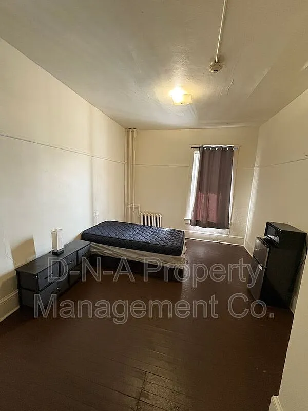 Studio, $750 — Photo 1