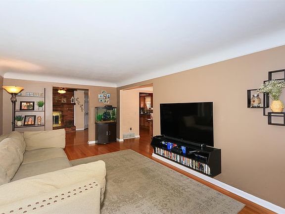 5th image of 1221 Teakwood Dr