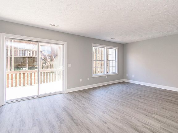 3rd image of 415 Silver Leaf Dr