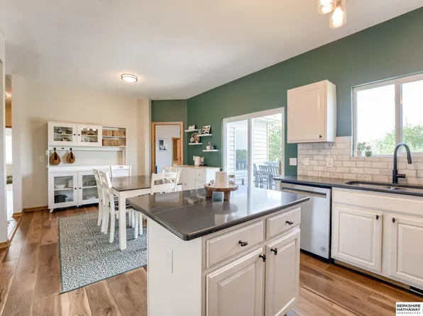 16130 Timberlane Dr, Omaha, NE 68136