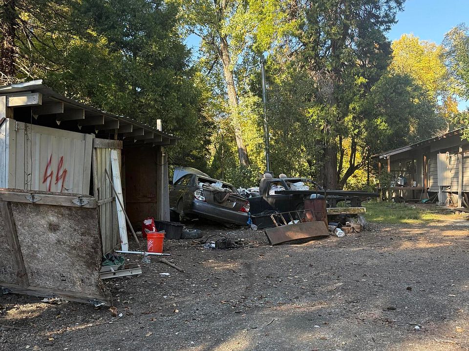 2nd image of 17904 Redwood Hwy