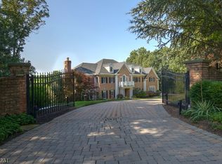 14 Beacon Hill Dr, Chester, NJ 07930