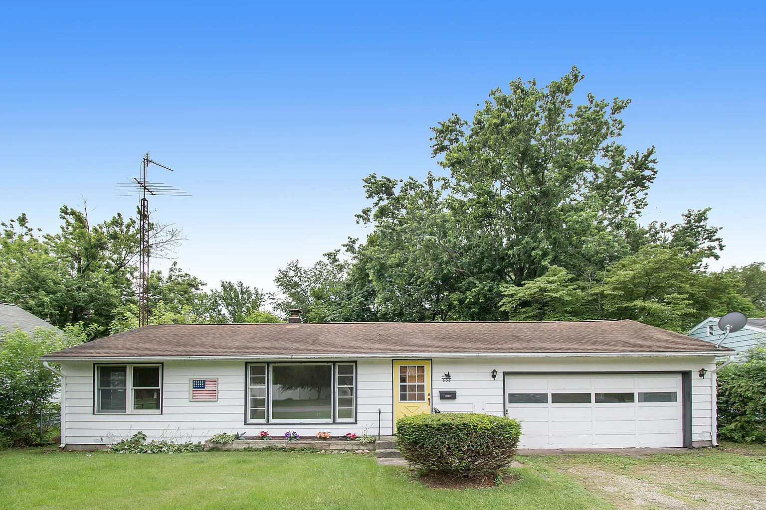 606 Millard St photo 1