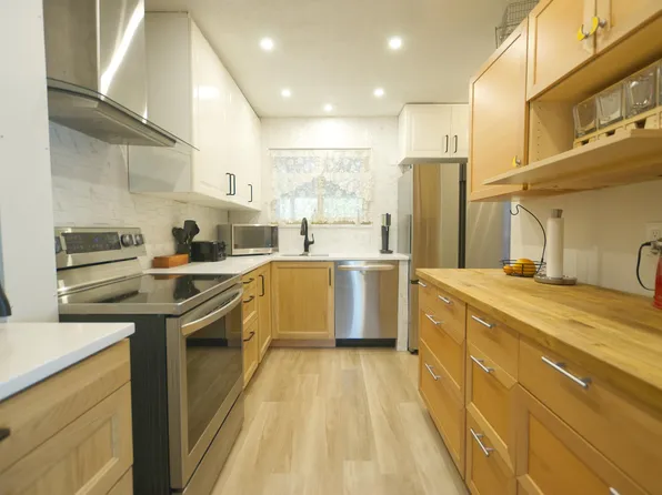 33918 Mayfair Ave #5, Abbotsford, BC V2S 1R2